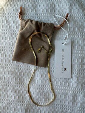 NWT GOLD HERRINGBONE NECKLACE